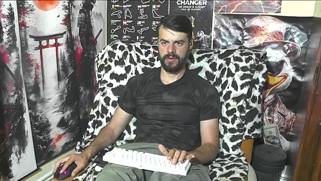 Snapshot of 00george chatting on 05-15-26, 01:07 00george online show from 05-15-26, 01:07