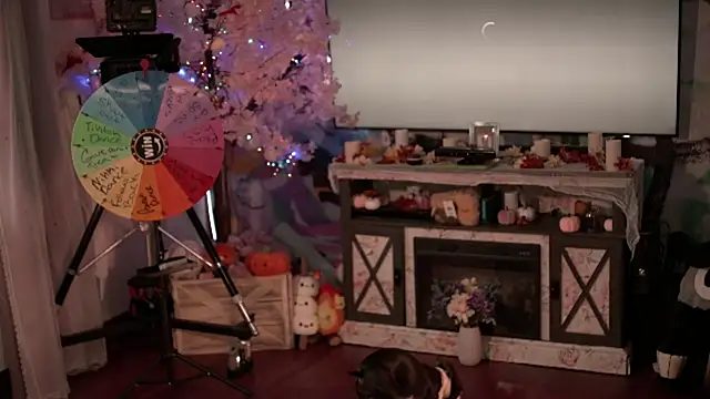 Nikki Torres online show from 11-18-25, 07:18