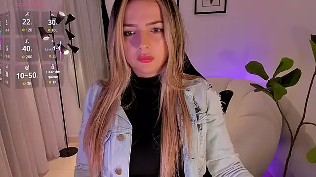 Snapshot of AmyWood chatting on 02-08-26, 10:02 AmyWood online show from 02-08-26, 10:02