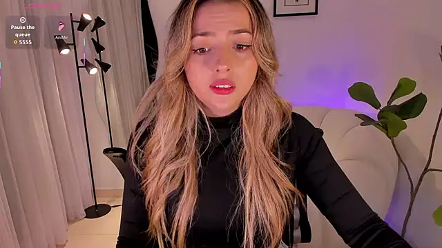 Snapshot of AmyWood chatting on 02-13-26, 07:32 AmyWood online show from 02-13-26, 07:32