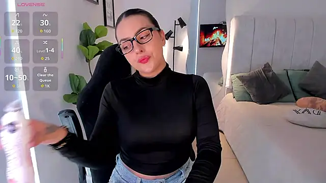Snapshot of AmyWood chatting on 04-20-26, 06:53 AmyWood online show from 04-20-26, 06:53