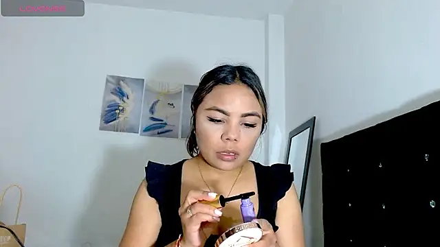 Snapshot of Kylie_loveee chatting on 05-20-26, 12:33 Kylie loveee online show from 05-20-26, 12:33
