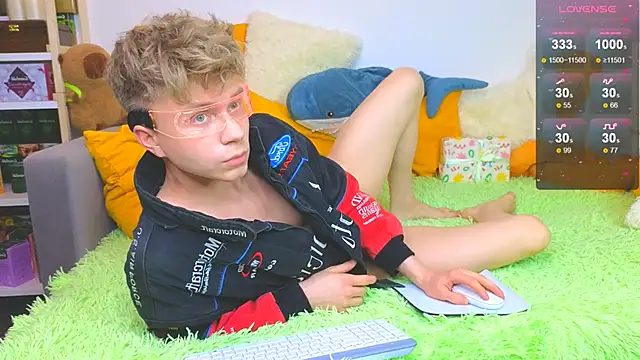 Snapshot of LandelRay chatting on 03-19-26, 06:45 LandelRay online show from 03-19-26, 06:45