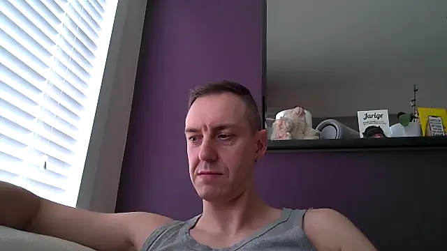 Snapshot of ploki2180 chatting on 03-16-25, 11:27 ploki2180 online show from 03-16-25, 11:27