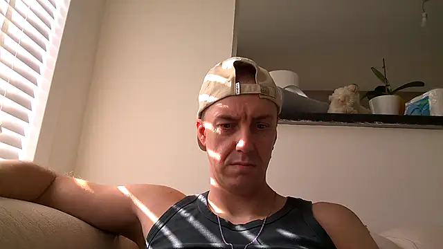 Snapshot of ploki2180 chatting on 10-12-25, 11:42 ploki2180 online show from 10-12-25, 11:42