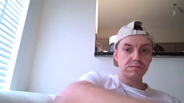 Snapshot of ploki2180 chatting on 11-15-25, 03:08 ploki2180 online show from 11-15-25, 03:08