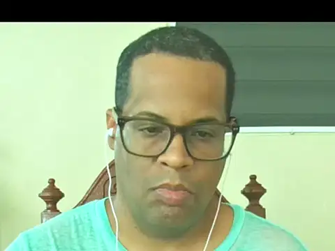 Snapshot of thesugar32 chatting on 04-25-26, 01:03 thesugar32 online show from 04-25-26, 01:03