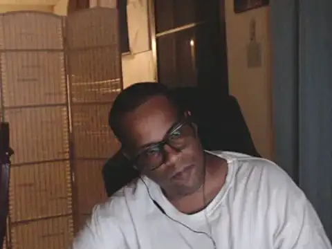 Snapshot of thesugar32 chatting on 05-12-26, 02:52 thesugar32 online show from 05-12-26, 02:52