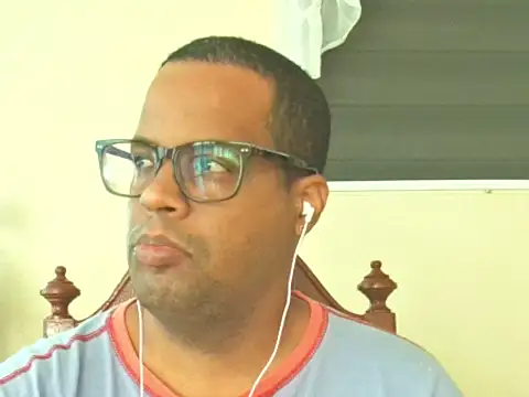 Snapshot of thesugar32 chatting on 05-21-26, 12:12 thesugar32 online show from 05-21-26, 12:12