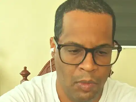 Snapshot of thesugar32 chatting on 05-23-26, 12:53 thesugar32 online show from 05-23-26, 12:53