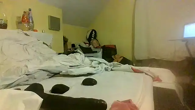 Snapshot of londonfuckwhore chatting on 12-02-24, 04:31 londonfuckwhore online show from 12-02-24, 04:31