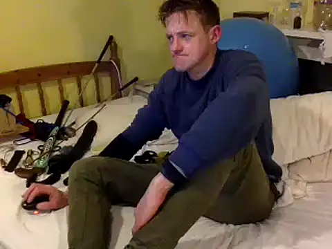 Snapshot of londonfuckwhore chatting on 12-23-24, 02:24 londonfuckwhore online show from 12-23-24, 02:24