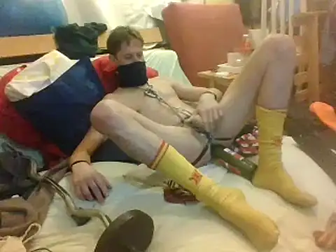 Snapshot of londonfuckwhore chatting on 01-10-25, 06:49 londonfuckwhore online show from 01-10-25, 06:49