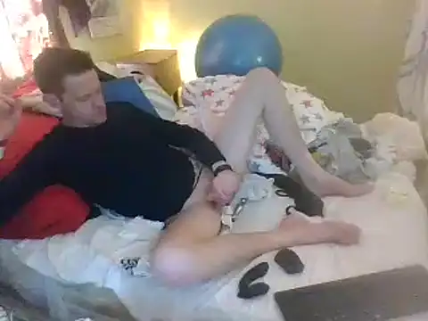 Snapshot of londonfuckwhore chatting on 03-06-25, 12:30 londonfuckwhore online show from 03-06-25, 12:30