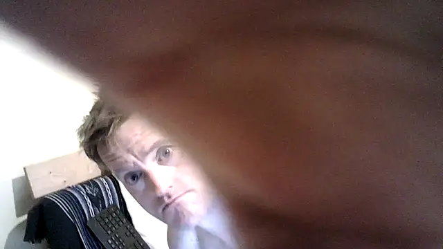 Snapshot of londonfuckwhore chatting on 09-25-25, 12:14 londonfuckwhore online show from 09-25-25, 12:14