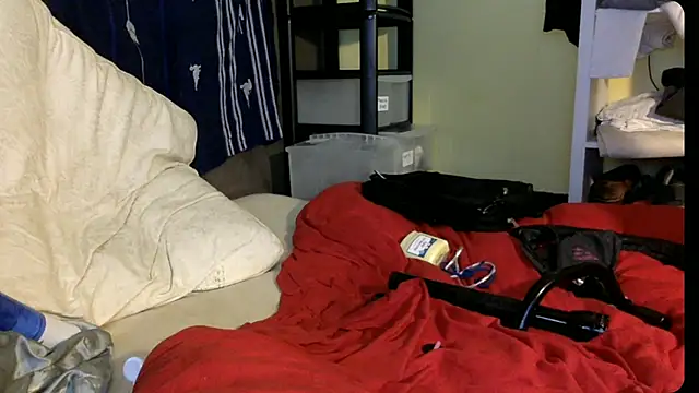 Snapshot of londonfuckwhore chatting on 11-15-25, 03:15 londonfuckwhore online show from 11-15-25, 03:15