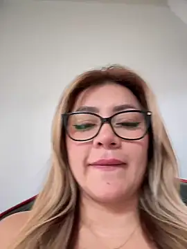 Snapshot of DIANITA_1988 chatting on 01-15-25, 05:05 DIANITA 1988 online show from 01-15-25, 05:05