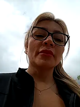 Snapshot of DIANITA_1988 chatting on 02-10-25, 08:00 DIANITA 1988 online show from 02-10-25, 08:00