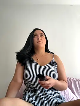 Nina lovi online show from 10-22-25, 09:14