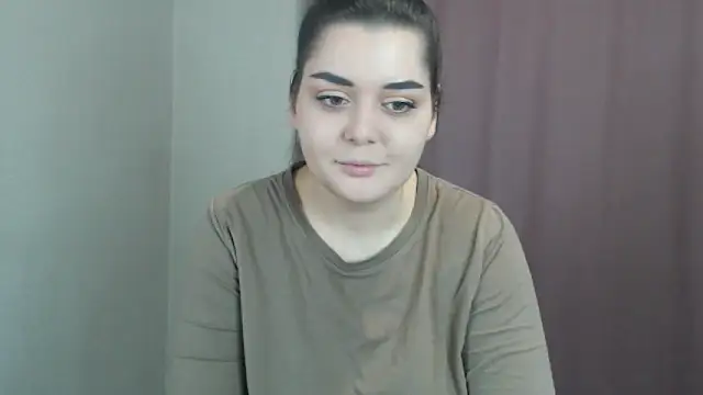 Snapshot of ohhhMie chatting on 12-12-24, 11:03 ohhhMie online show from 12-12-24, 11:03