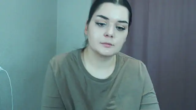 Snapshot of ohhhMie chatting on 12-18-24, 09:18 ohhhMie online show from 12-18-24, 09:18