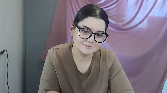 Snapshot of ohhhMie chatting on 02-11-25, 07:44 ohhhMie online show from 02-11-25, 07:44