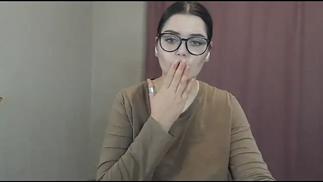 Snapshot of ohhhMie chatting on 02-20-25, 07:19 ohhhMie online show from 02-20-25, 07:19