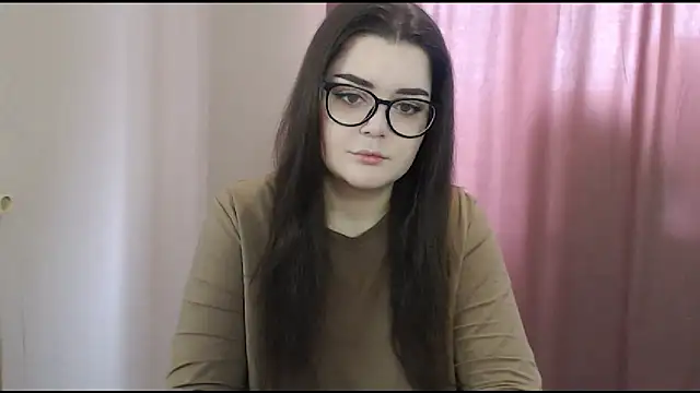 Snapshot of ohhhMie chatting on 02-23-25, 07:44 ohhhMie online show from 02-23-25, 07:44