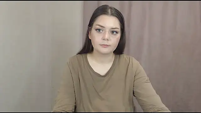 Snapshot of ohhhMie chatting on 09-16-25, 10:27 ohhhMie online show from 09-16-25, 10:27