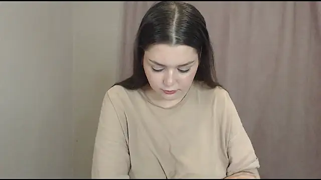 Snapshot of ohhhMie chatting on 10-06-25, 01:30 ohhhMie online show from 10-06-25, 01:30