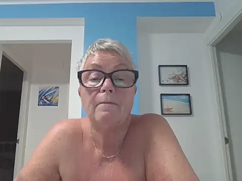 GrannyChrissy68 online show from 09-26-25, 04:55