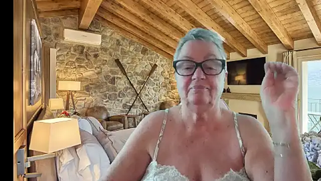 GrannyChrissy68 online show from 12-21-25, 02:46