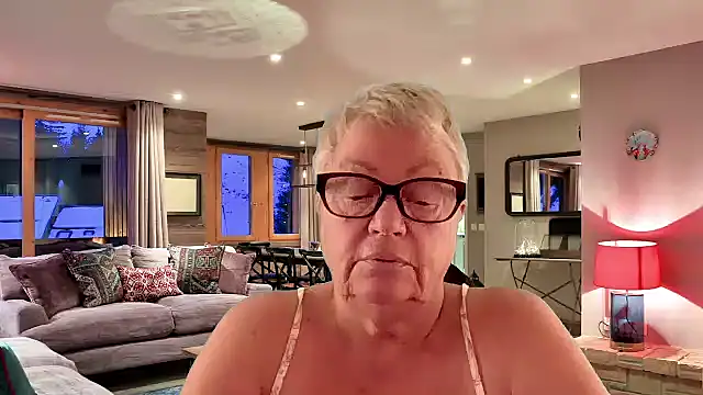 GrannyChrissy68 online show from 03-15-26, 05:52