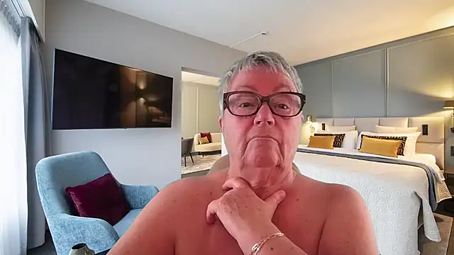 GrannyChrissy68 online show from 05-19-26, 02:34