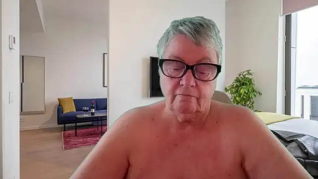 GrannyChrissy68 online show from 05-31-26, 12:56