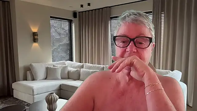 GrannyChrissy68 online show from 06-30-26, 01:56