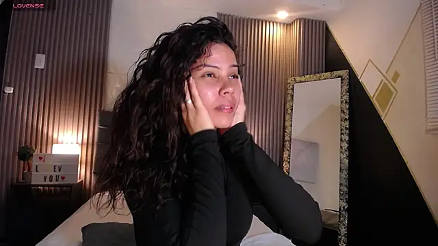 Snapshot of ximena_diaz chatting on 12-14-24, 08:40 ximena diaz online show from 12-14-24, 08:40