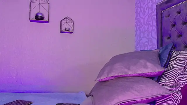 Snapshot of MariiePrice chatting on 01-03-25, 08:32 MariiePrice online show from 01-03-25, 08:32