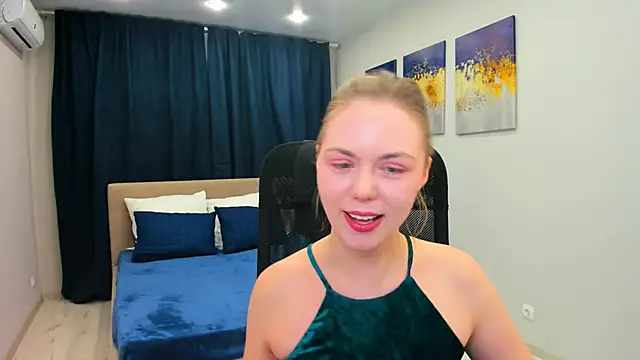 Strawberrye online show from 01-19-25, 01:22