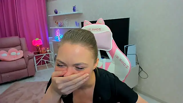 Strawberrye online show from 10-09-25, 03:59