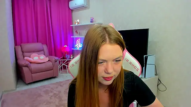 Strawberrye online show from 11-15-25, 03:26