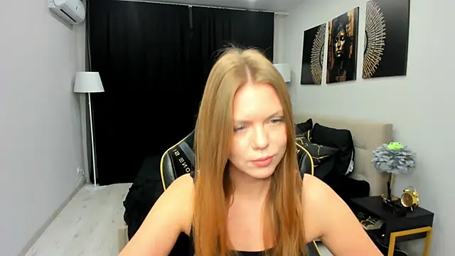 Strawberrye online show from 03-04-26, 03:23