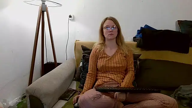 little-leni online show from 01-13-26, 07:19