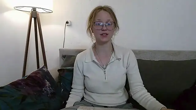 Snapshot of little-leni chatting on 04-08-26, 08:20 little-leni online show from 04-08-26, 08:20