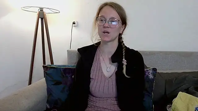 Snapshot of little-leni chatting on 04-11-26, 08:46 little-leni online show from 04-11-26, 08:46
