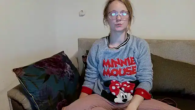 Snapshot of little-leni chatting on 04-16-26, 06:52 little-leni online show from 04-16-26, 06:52