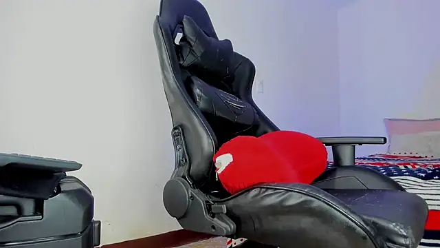 Snapshot of PIA_GREAT chatting on 01-17-25, 05:00 PIA GREAT online show from 01-17-25, 05:00