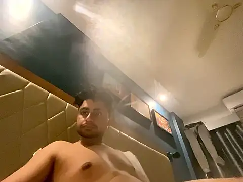 Snapshot of pops2r5 chatting on 11-17-25, 06:57 pops2r5 online show from 11-17-25, 06:57