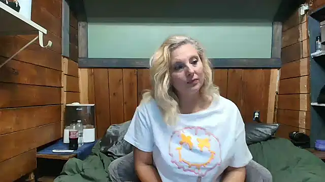 Snapshot of lisaxlovexxx chatting on 05-11-26, 06:05 lisaxlovexxx online show from 05-11-26, 06:05