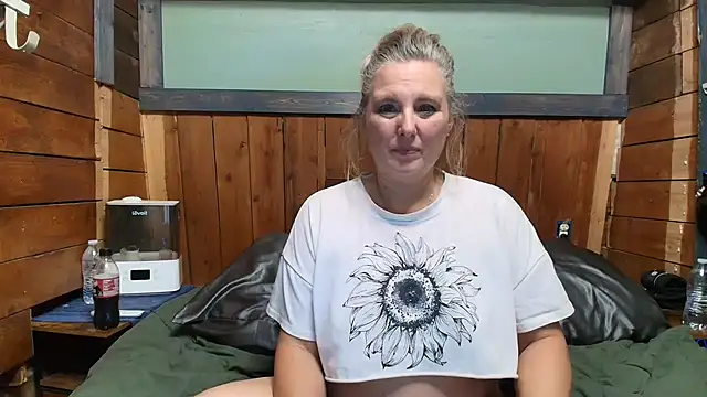Snapshot of lisaxlovexxx chatting on 05-16-26, 02:30 lisaxlovexxx online show from 05-16-26, 02:30